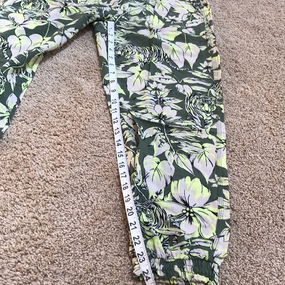 NWT! BERSHKA size L tropical tiger print jogger pants - Picture 4 of 11
